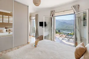Bed & breakfast with garden | Mountain view - Image 4