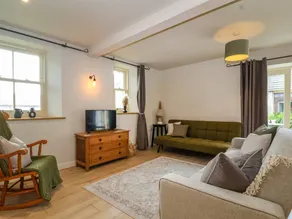 Cottage with garden - Image 2