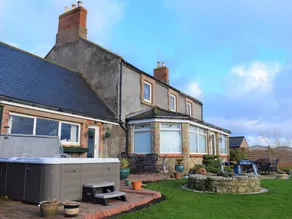 Children-friendly cottage with jacuzzi, barbeque & garden | River view | Pets allowed - Image 2
