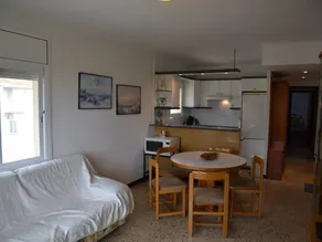 Flat with pool - Image 5