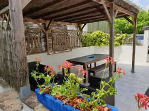 House with pool, BBQ & terrace - Image 3