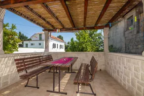 Holiday home with barbecue & garden - Image 2