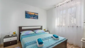 Holiday apartment with garden, terrace & BBQ - Image 3
