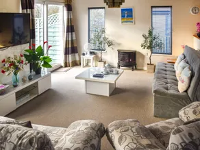 Child-friendly lovely lodge with pool, terrace & garden | River view | Dogs allowed - Image 4