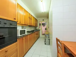 Holiday apartment with terrace, garden & pool - Image 4
