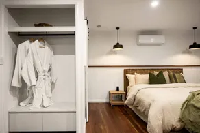 Enchanting Cabin with Outdoor Bathtub, Fire Pit, and Views of Coomba Valley, Perfect for a Romantic Weekend Getaway - Image 2