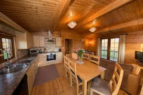 Cozy Family Log Cabin Rental for a Glamping Getaway near Bristol, England - Image 2