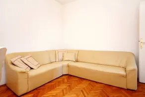 Apartment with barbecue, terrace & garden - Image 4