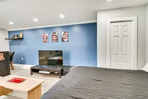 Pet Friendly Long Island Guest House Walk to Bay - Image 5