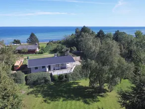Family-friendly house with BBQ, garden & terrace | Sea view - Image 4