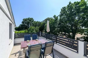 Villa mit Terrasse und Pool - Image 4