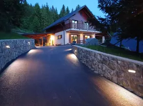 Holiday home with barbecue, sauna & jacuzzi | Mountain view - Image 2