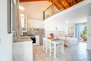 Studio with garden, fast internet & pool | Sea view - Image 5