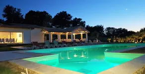 Villa adatta alle famiglie con piscina privata, griglia e idromassaggio | Vista sulla città | Accetta animali domestici - Image 4