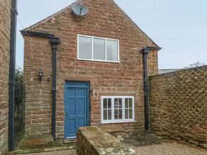 Cottage with garden - Image 2