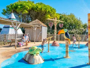 Child-friendly mobile home with terrace & heated pool | Pets allowed - Image 2