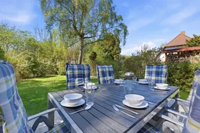 Ab an die frische Luft und den Urlaub im Garten des Ferienhauses genießen. - Image 4