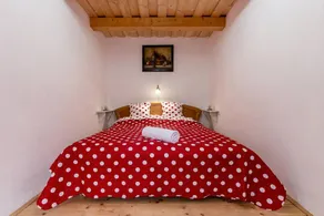 Holiday home with terrace & garden - Image 5