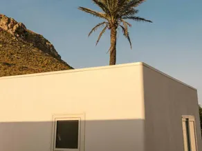 Family-oriented mobile home with pool - Image 2