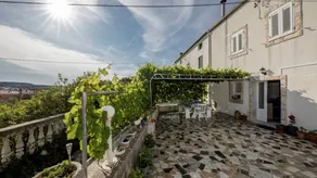 Apartment with terrace, garden & barbeque | Sea view - Image 2