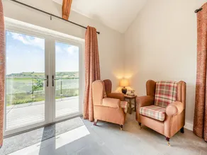 Children-friendly beautiful cottage with BBQ, hot tub & garden | River view - Image 4