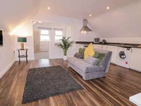 Beautiful cottage with garden - Image 2