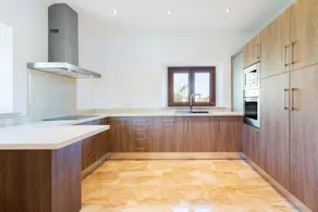 Casa con barbecue, piscina privata e giardino - Image 4
