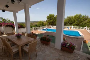 Villa with garden, terrace & BBQ - Image 3