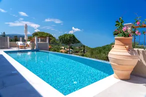 Fully equipped pleasant villa with barbecue, terrace & private pool - Image 3