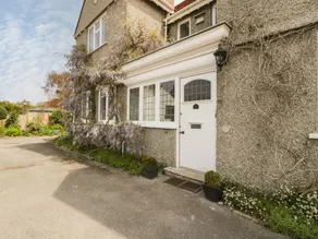 Cottage with garden, terrace & barbecue | Beach view - Image 5