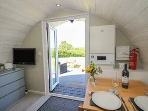 Family-oriented cottage with jacuzzi & garden | Pet-friendly - Image 5