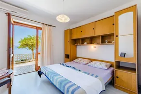 Flat with terrace | Water view - Image 5
