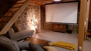 Cottage with hot tub, terrace & garden | Mountain view - Image 3