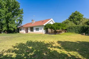 Family-friendly holiday home with barbeque, pool & garden | Suitable for remote work - Image 4