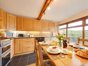 Fully equipped cottage with garden - Image 4