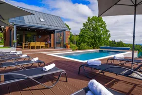 House with heated pool & BBQ - Image 3