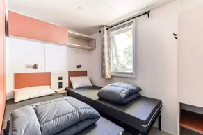 Casa móvil con jardín, jacuzzi y piscina climatizada - Image 5