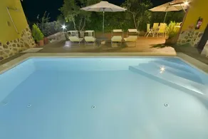 House with terrace, BBQ & private pool | Mountain view - Image 2