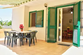 House with garden - Image 4