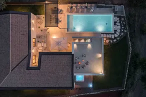 Villa with garden, hot tub & private pool - Image 2