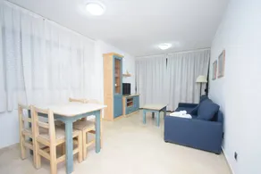 Flat with garden, heated pool & terrace - Image 3
