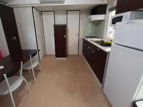 Mobile home with terrace & pool - Image 5