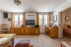 Cozy Apartment with Sunny Patio, Barbecue, Wi-Fi & Air Conditioning - Image 5