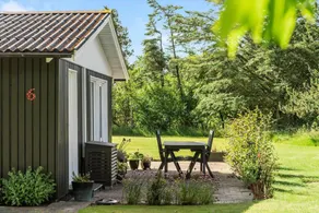 Holiday home with BBQ & terrace - Image 3