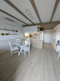 Flat with terrace - Image 5