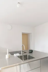 Apartment with sauna, garden & terrace - Image 4