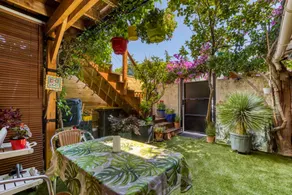 Bed and breakfast with garden | Garden view - Image 2