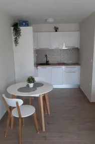 Apartment with terrace & pool - Image 5