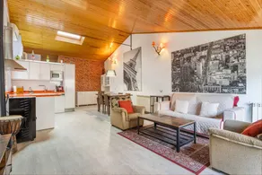 Appartement de vacances entièrement équipé avec terrasse | Vue ville - Image 4