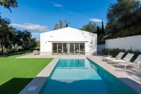 Villa avec terrasse, internet haut débit et jardin | Vue montagne - Image 2